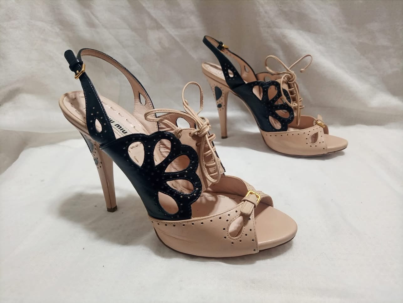 Miu Miu Beige And Black Leather Cutouts Slingback Sandals Talla 37